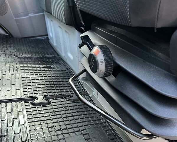 Белый Мерседес Sprinter, объемом двигателя 2.2 л и пробегом 400 тыс. км за 11500 $, фото 17 на Automoto.ua