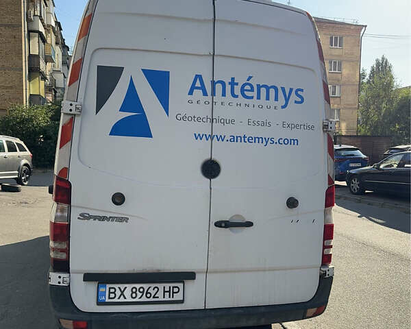 Белый Мерседес Sprinter, объемом двигателя 2.14 л и пробегом 287 тыс. км за 11500 $, фото 2 на Automoto.ua