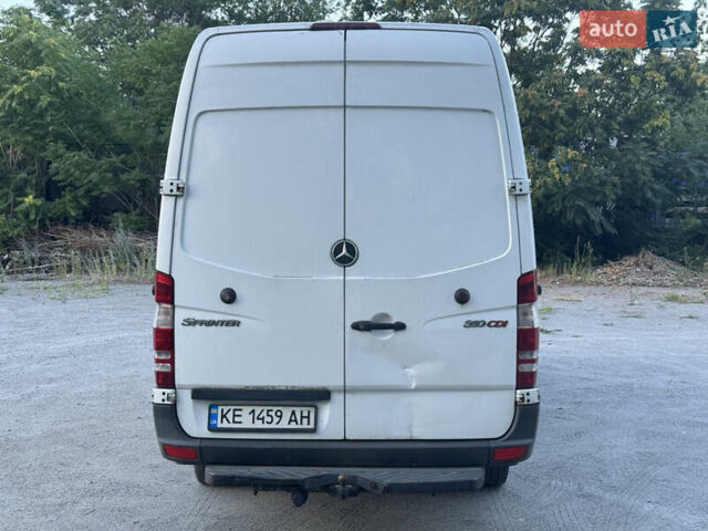 Белый Мерседес Sprinter, объемом двигателя 2.14 л и пробегом 550 тыс. км за 13700 $, фото 4 на Automoto.ua