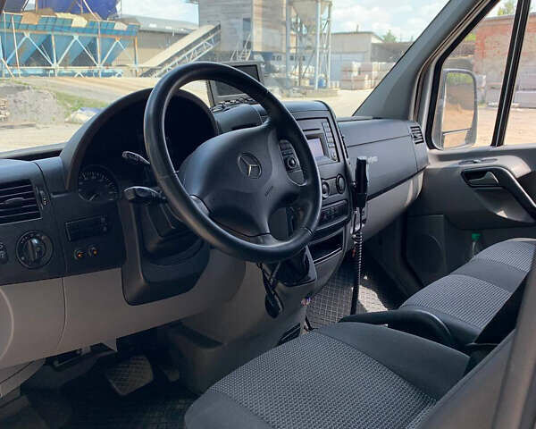 Белый Мерседес Sprinter, объемом двигателя 2.14 л и пробегом 271 тыс. км за 17799 $, фото 2 на Automoto.ua