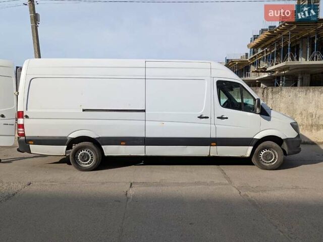 Белый Мерседес Sprinter, объемом двигателя 2.15 л и пробегом 760 тыс. км за 12700 $, фото 2 на Automoto.ua