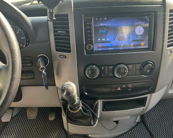 Белый Мерседес Sprinter, объемом двигателя 3 л и пробегом 403 тыс. км за 24300 $, фото 14 на Automoto.ua