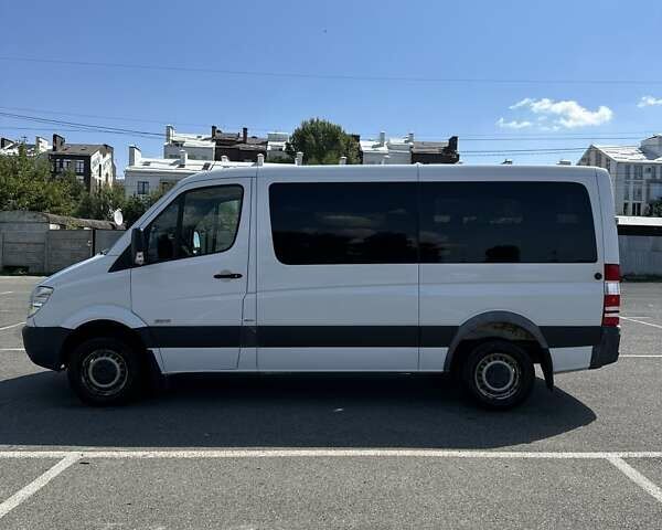 Белый Мерседес Sprinter, объемом двигателя 2.99 л и пробегом 489 тыс. км за 14000 $, фото 4 на Automoto.ua