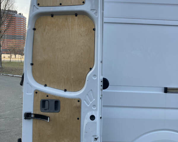 Белый Мерседес Sprinter, объемом двигателя 2.14 л и пробегом 308 тыс. км за 18899 $, фото 16 на Automoto.ua