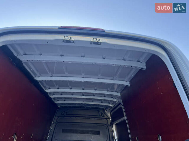 Белый Мерседес Sprinter, объемом двигателя 0 л и пробегом 475 тыс. км за 13950 $, фото 49 на Automoto.ua