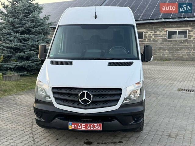 Белый Мерседес Sprinter, объемом двигателя 2.2 л и пробегом 350 тыс. км за 15000 $, фото 2 на Automoto.ua