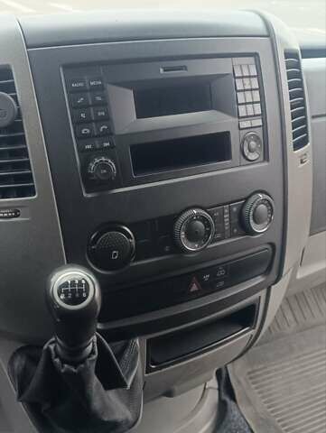 Белый Мерседес Sprinter, объемом двигателя 2.15 л и пробегом 300 тыс. км за 14000 $, фото 35 на Automoto.ua