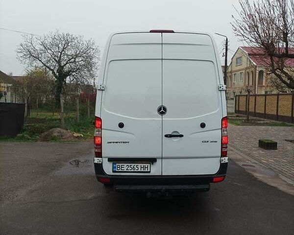 Белый Мерседес Sprinter, объемом двигателя 2.14 л и пробегом 480 тыс. км за 18600 $, фото 2 на Automoto.ua