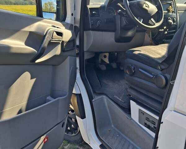 Белый Мерседес Sprinter, объемом двигателя 2.14 л и пробегом 343 тыс. км за 14500 $, фото 3 на Automoto.ua