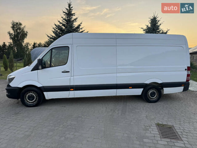 Белый Мерседес Sprinter, объемом двигателя 2.2 л и пробегом 350 тыс. км за 15000 $, фото 3 на Automoto.ua