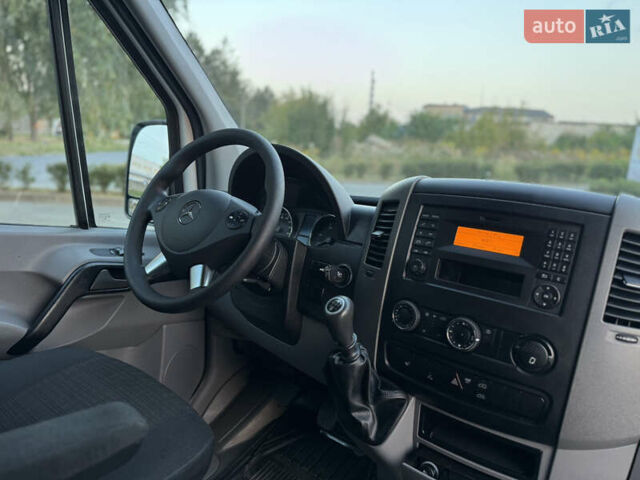 Белый Мерседес Sprinter, объемом двигателя 2.2 л и пробегом 289 тыс. км за 18200 $, фото 3 на Automoto.ua