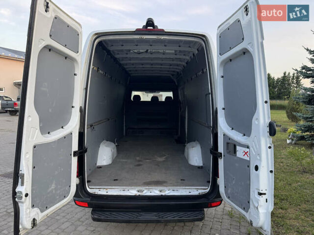 Белый Мерседес Sprinter, объемом двигателя 2.2 л и пробегом 350 тыс. км за 15000 $, фото 29 на Automoto.ua