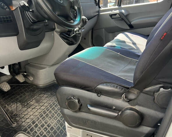 Белый Мерседес Sprinter, объемом двигателя 0 л и пробегом 342 тыс. км за 16900 $, фото 9 на Automoto.ua