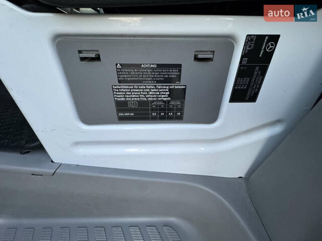 Белый Мерседес Sprinter, объемом двигателя 2.2 л и пробегом 350 тыс. км за 15000 $, фото 18 на Automoto.ua