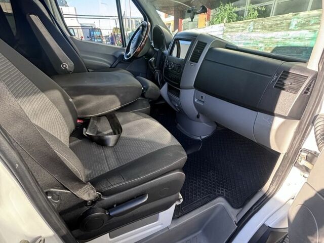 Белый Мерседес Sprinter, объемом двигателя 2.1 л и пробегом 600 тыс. км за 23300 $, фото 4 на Automoto.ua