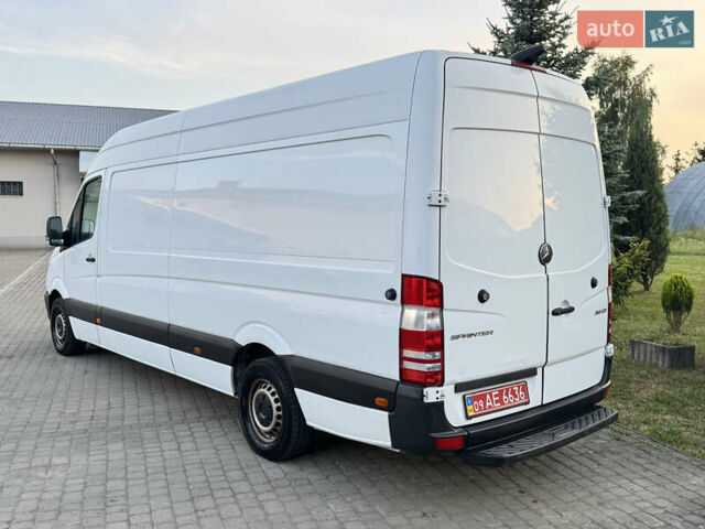 Белый Мерседес Sprinter, объемом двигателя 2.2 л и пробегом 350 тыс. км за 15000 $, фото 4 на Automoto.ua