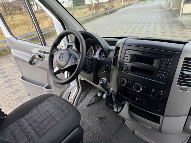 Белый Мерседес Sprinter, объемом двигателя 3 л и пробегом 518 тыс. км за 18999 $, фото 19 на Automoto.ua