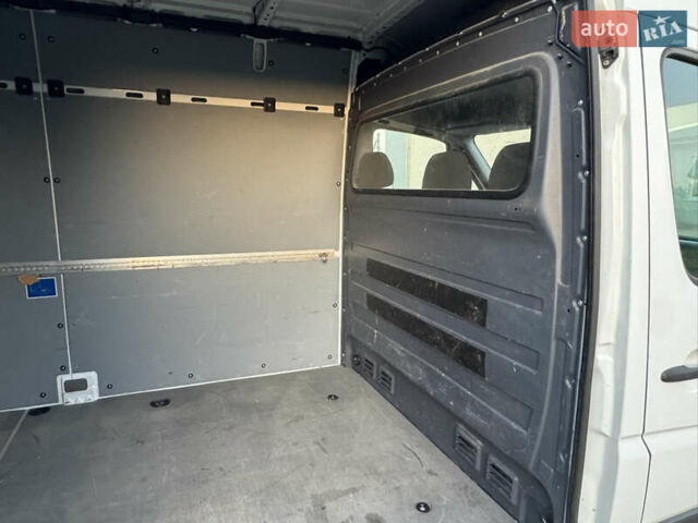 Белый Мерседес Sprinter, объемом двигателя 2.2 л и пробегом 350 тыс. км за 15000 $, фото 35 на Automoto.ua