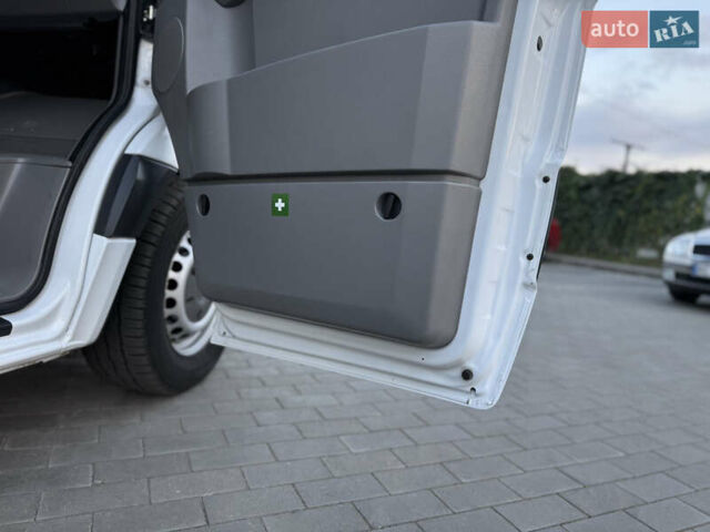 Белый Мерседес Sprinter, объемом двигателя 2.2 л и пробегом 289 тыс. км за 18200 $, фото 14 на Automoto.ua