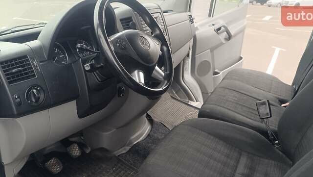 Белый Мерседес Sprinter, объемом двигателя 2.15 л и пробегом 300 тыс. км за 14000 $, фото 40 на Automoto.ua