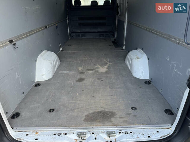 Белый Мерседес Sprinter, объемом двигателя 2.2 л и пробегом 350 тыс. км за 15000 $, фото 30 на Automoto.ua