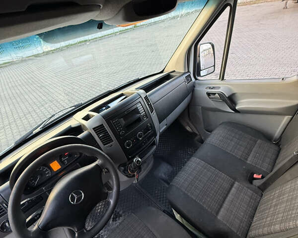 Белый Мерседес Sprinter, объемом двигателя 2.14 л и пробегом 539 тыс. км за 13500 $, фото 6 на Automoto.ua