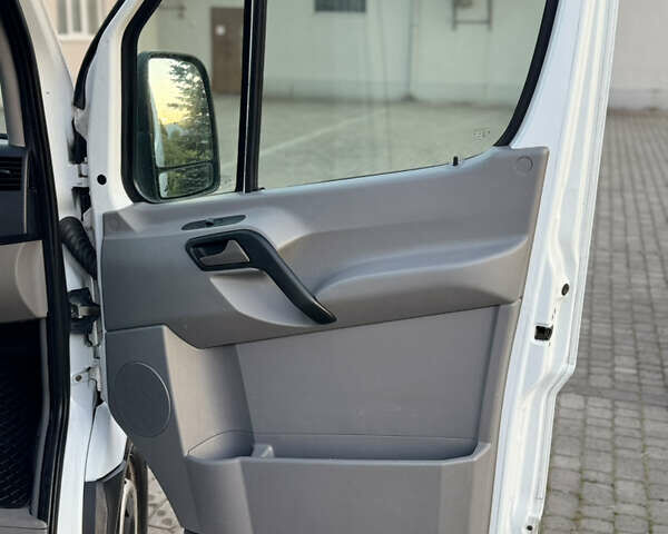 Белый Мерседес Sprinter, объемом двигателя 2.2 л и пробегом 350 тыс. км за 15000 $, фото 7 на Automoto.ua