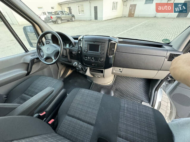 Белый Мерседес Sprinter, объемом двигателя 2.2 л и пробегом 350 тыс. км за 15000 $, фото 11 на Automoto.ua