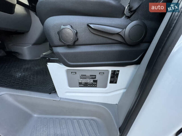 Белый Мерседес Sprinter, объемом двигателя 2.2 л и пробегом 350 тыс. км за 15000 $, фото 17 на Automoto.ua