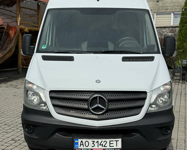 Белый Мерседес Sprinter, объемом двигателя 2.14 л и пробегом 429 тыс. км за 14999 $, фото 1 на Automoto.ua