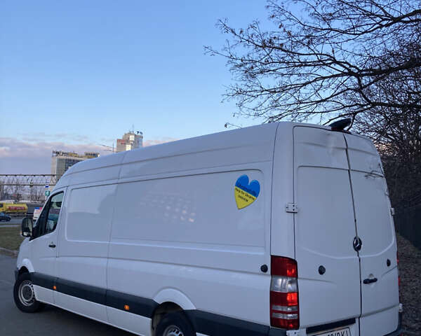 Белый Мерседес Sprinter, объемом двигателя 2.14 л и пробегом 308 тыс. км за 18899 $, фото 2 на Automoto.ua