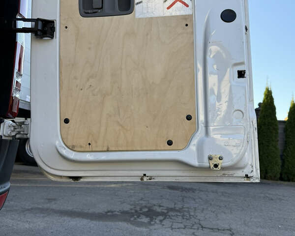 Белый Мерседес Sprinter, объемом двигателя 3 л и пробегом 378 тыс. км за 19500 $, фото 26 на Automoto.ua