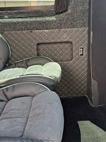 Белый Мерседес Sprinter, объемом двигателя 0 л и пробегом 357 тыс. км за 25000 $, фото 3 на Automoto.ua
