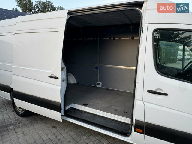 Белый Мерседес Sprinter, объемом двигателя 2.2 л и пробегом 350 тыс. км за 15000 $, фото 33 на Automoto.ua