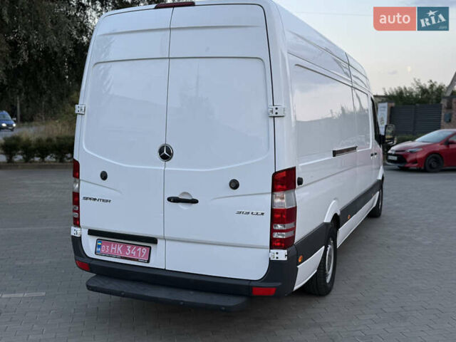 Белый Мерседес Sprinter, объемом двигателя 2.2 л и пробегом 289 тыс. км за 18200 $, фото 21 на Automoto.ua