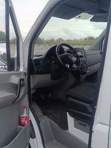 Белый Мерседес Sprinter, объемом двигателя 2.15 л и пробегом 300 тыс. км за 14000 $, фото 37 на Automoto.ua