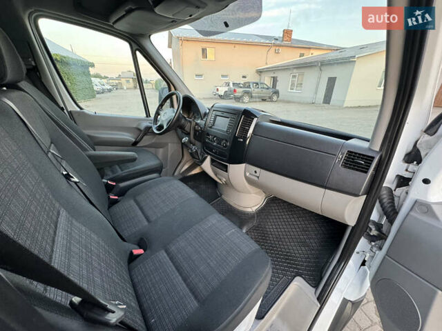 Белый Мерседес Sprinter, объемом двигателя 2.2 л и пробегом 350 тыс. км за 15000 $, фото 10 на Automoto.ua