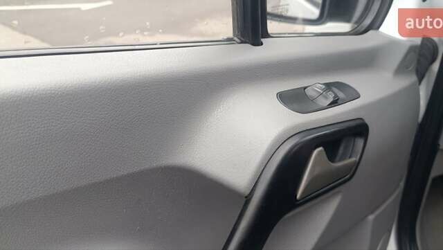 Белый Мерседес Sprinter, объемом двигателя 2.15 л и пробегом 300 тыс. км за 14000 $, фото 31 на Automoto.ua