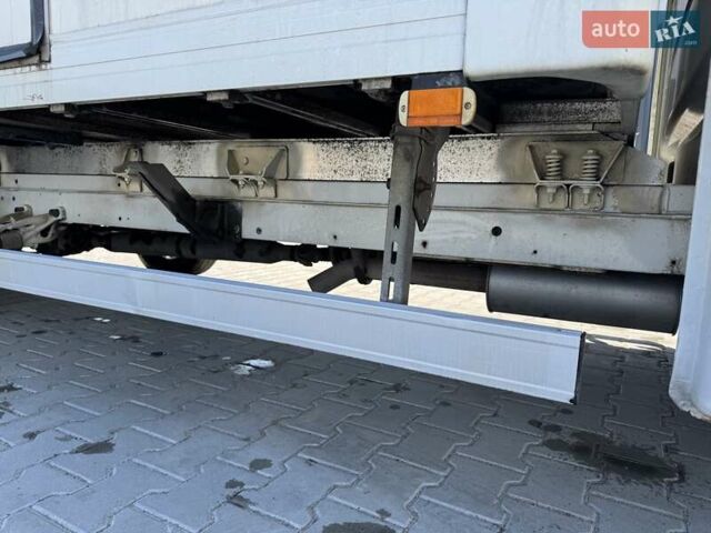 Белый Мерседес Sprinter, объемом двигателя 2.2 л и пробегом 328 тыс. км за 17500 $, фото 4 на Automoto.ua