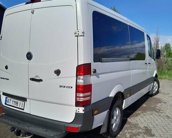 Белый Мерседес Sprinter, объемом двигателя 2.2 л и пробегом 560 тыс. км за 18600 $, фото 24 на Automoto.ua