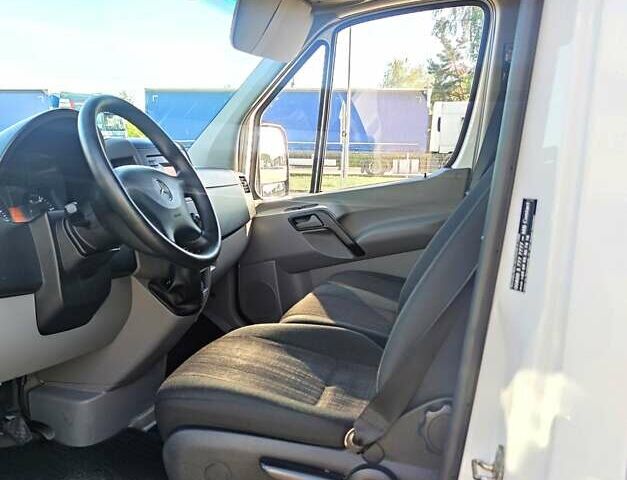 Белый Мерседес Sprinter, объемом двигателя 2.1 л и пробегом 301 тыс. км за 15999 $, фото 25 на Automoto.ua