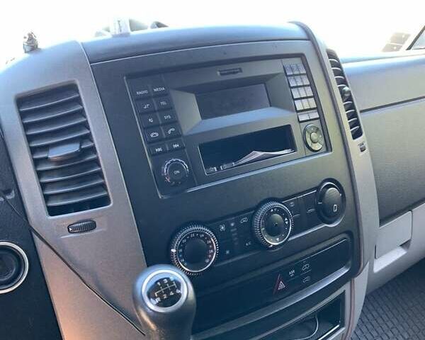 Білий Мерседес Sprinter, об'ємом двигуна 2.14 л та пробігом 335 тис. км за 27296 $, фото 5 на Automoto.ua