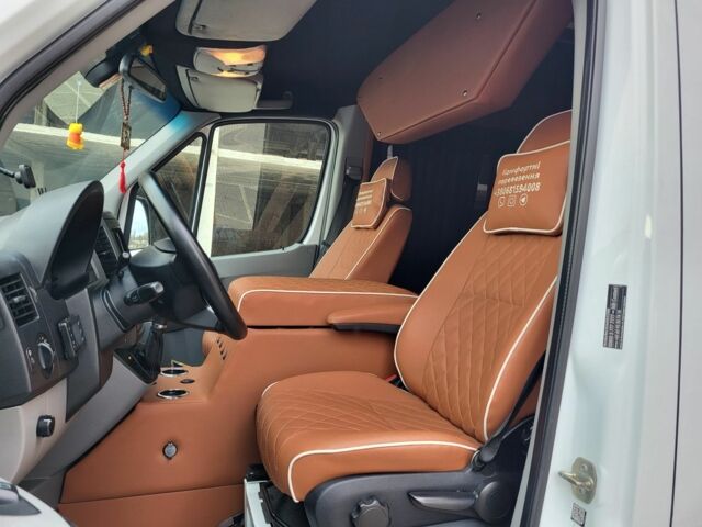 Белый Мерседес Sprinter, объемом двигателя 2.1 л и пробегом 330 тыс. км за 38999 $, фото 1 на Automoto.ua