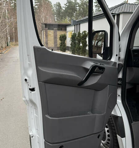 Белый Мерседес Sprinter, объемом двигателя 2.2 л и пробегом 320 тыс. км за 18500 $, фото 9 на Automoto.ua