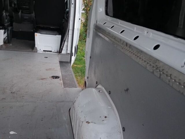 Белый Мерседес Sprinter, объемом двигателя 2.1 л и пробегом 290 тыс. км за 15400 $, фото 14 на Automoto.ua