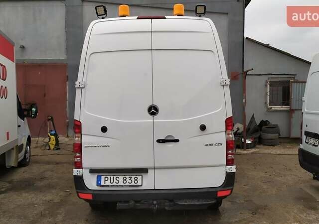 Белый Мерседес Sprinter, объемом двигателя 2.2 л и пробегом 295 тыс. км за 16750 $, фото 3 на Automoto.ua