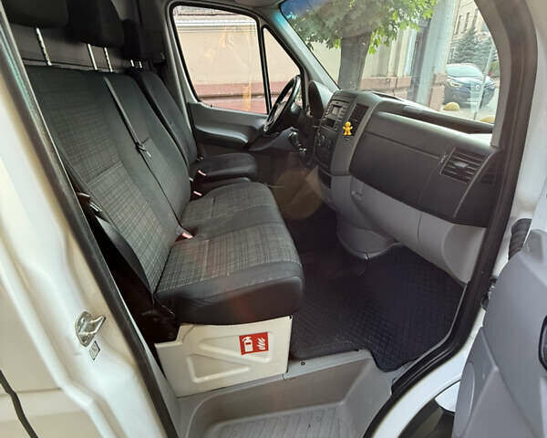 Белый Мерседес Sprinter, объемом двигателя 2.1 л и пробегом 303 тыс. км за 16500 $, фото 6 на Automoto.ua