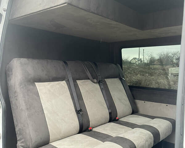 Белый Мерседес Sprinter, объемом двигателя 2.2 л и пробегом 195 тыс. км за 43000 $, фото 9 на Automoto.ua