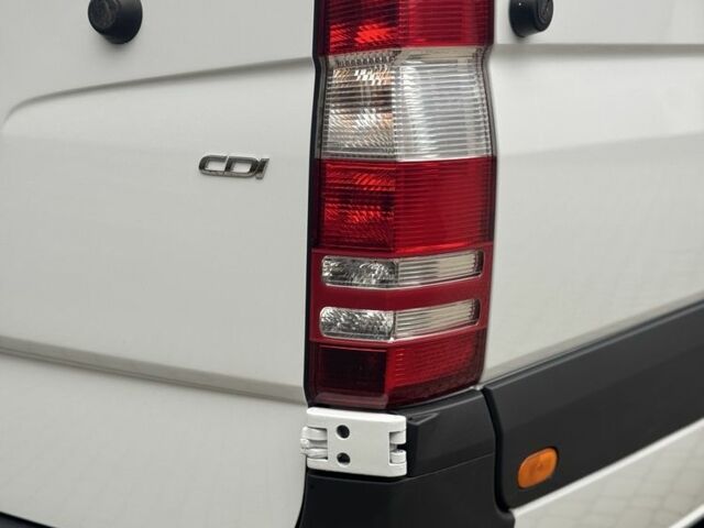 Белый Мерседес Sprinter, объемом двигателя 2.1 л и пробегом 564 тыс. км за 21999 $, фото 12 на Automoto.ua