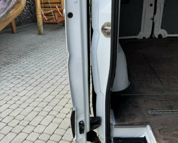 Белый Мерседес Sprinter, объемом двигателя 2.1 л и пробегом 385 тыс. км за 14999 $, фото 77 на Automoto.ua
